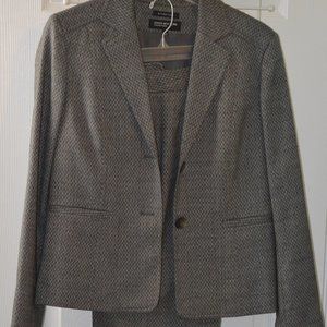 Jones New York Pant Suit size 6